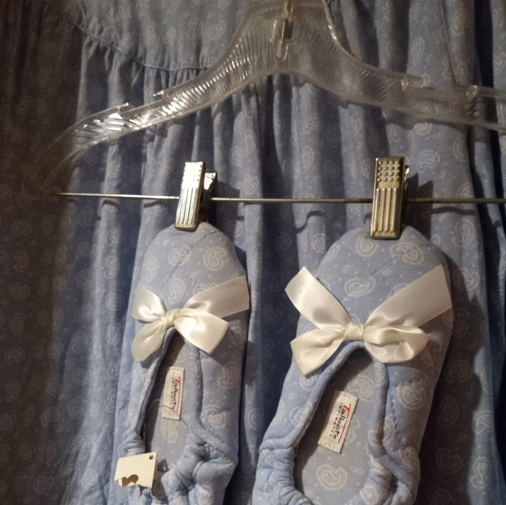 Not new, never worn 2pc blue&white print long nightgown size medium&slippers s6 - Picture 3 of 3